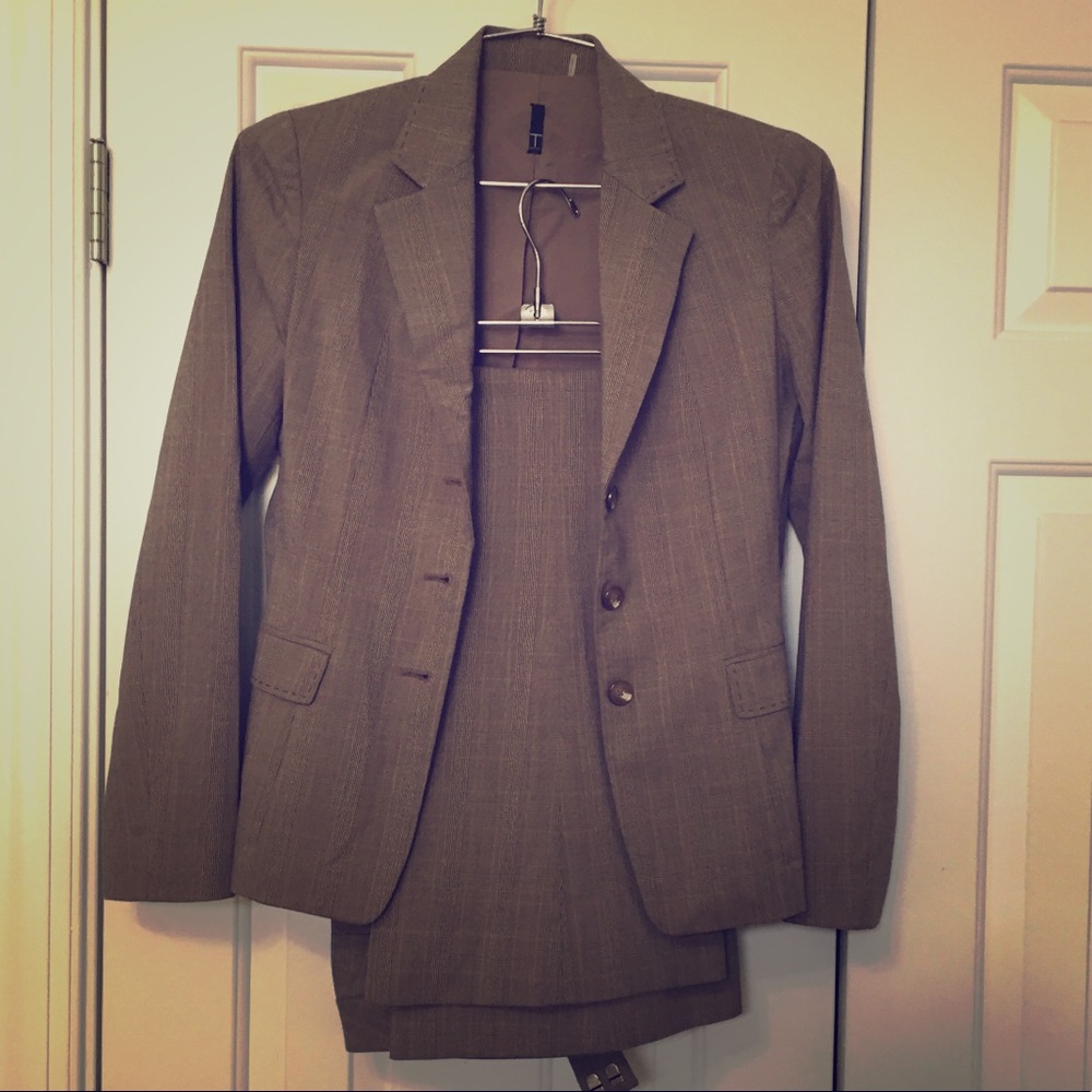 Suit women Tahari pants and blazer sz 6